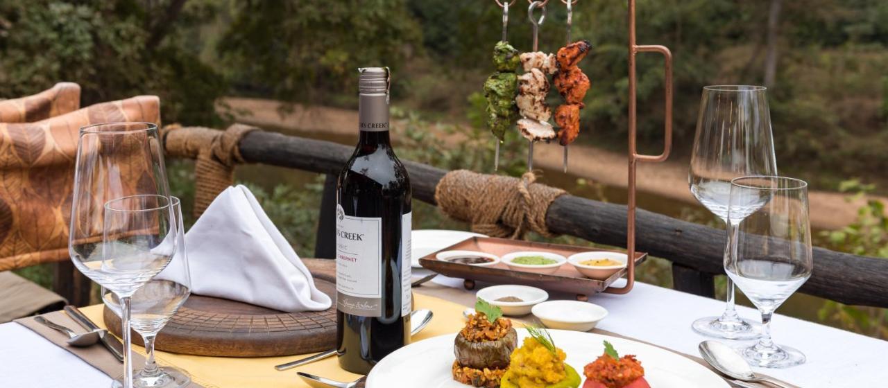 Banjaar Tola Kanha National Park - A Taj Safari Lodge Exteriör bild